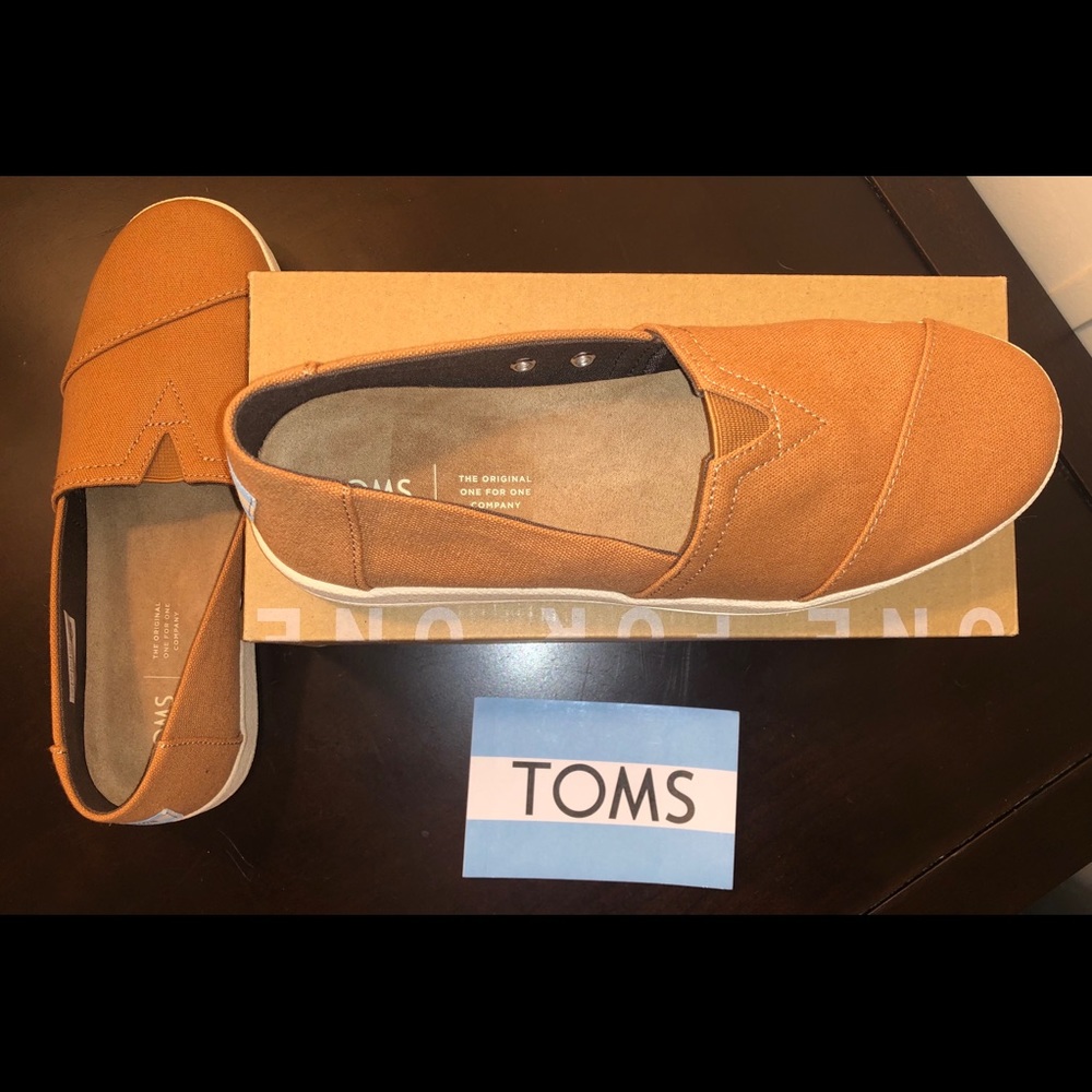 TOMS Avalon - Almond Canvas Sz 7 - NWT